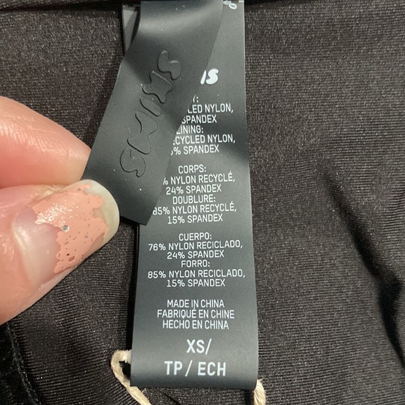 Skims SIGNATURE SWIM BANDEAU BIKINI TOP with strap, NWT, size XS, Small, Black - Picture 8 of 8